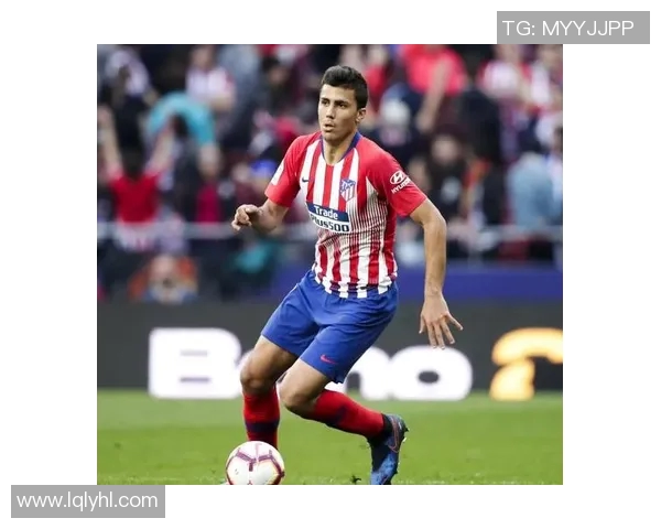 聚焦男足球星赛场表现与荣耀探寻技战术激情与无限魅力